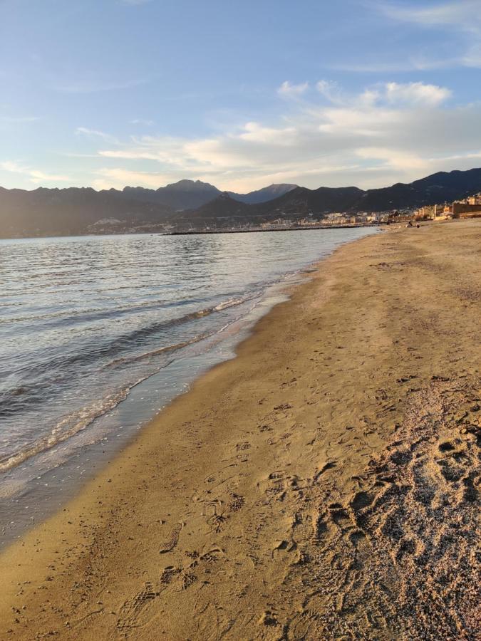 Stanze Sul Mare Bed & Breakfast Salerno Bagian luar foto