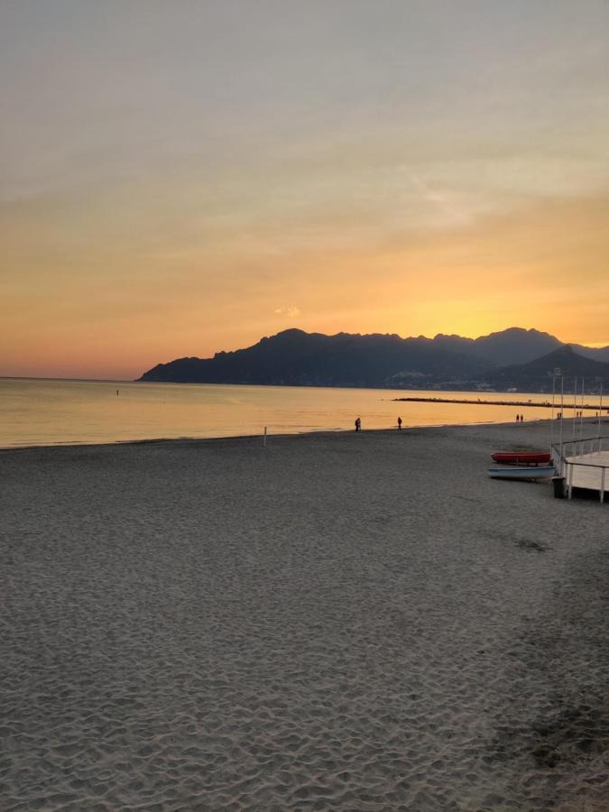 Stanze Sul Mare Bed & Breakfast Salerno Bagian luar foto