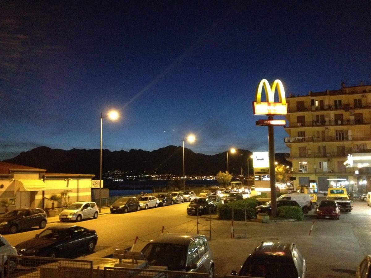 Stanze Sul Mare Bed & Breakfast Salerno Bagian luar foto