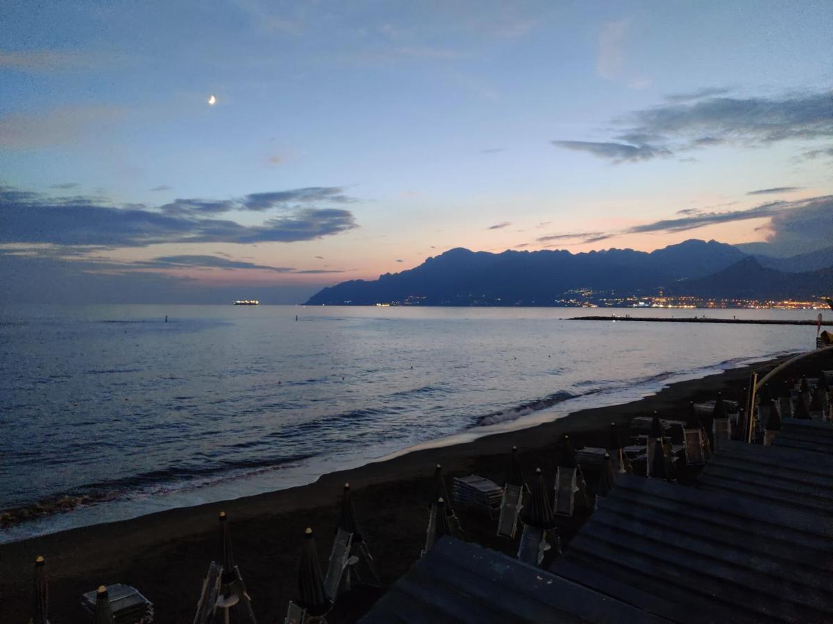 Stanze Sul Mare Bed & Breakfast Salerno Bagian luar foto